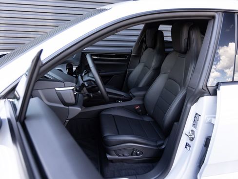Certified 2026 Porsche Macan 4 Electric AWD/4WD image 5