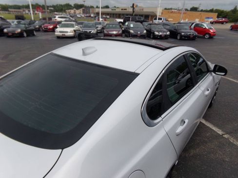 Used 2016 Jaguar XF Premium RWD image 30