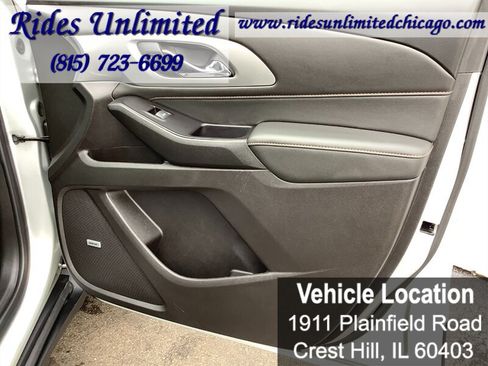 Used 2019 Chevrolet Traverse LT w/ LT Premium Package AWD/4WD image 33