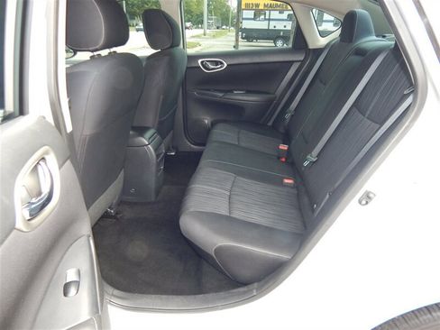 Used 2016 Nissan Sentra SV FWD image 17