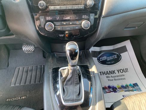 Used 2017 Nissan Rogue SV AWD/4WD image 15