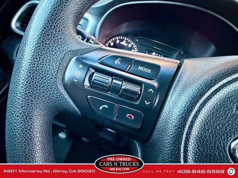 Used 2016 Kia Sorento LX image 18