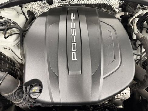 Used 2020 Porsche Macan image 9