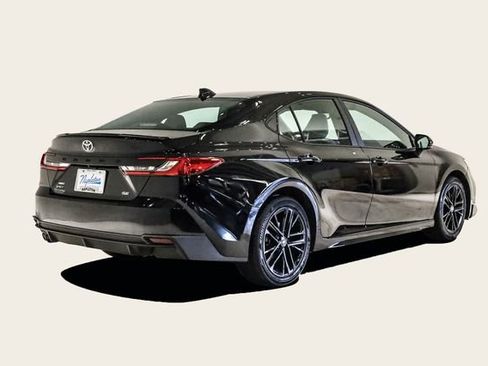 Used 2025 Toyota Camry SE image 6