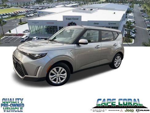 Used 2023 Kia Soul LX FWD image 1