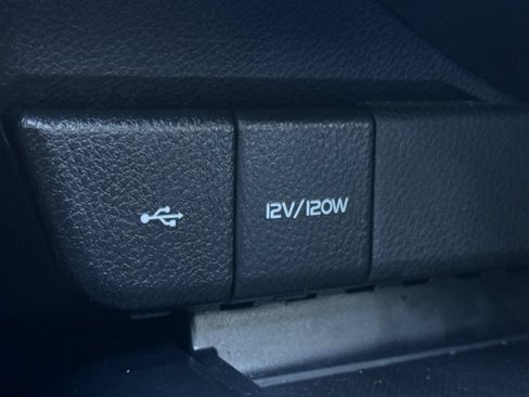 Used 2020 Toyota Camry SE w/ Blackout Package FWD image 28