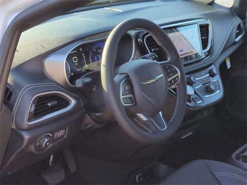 New 2026 Chrysler Pacifica Select image 10