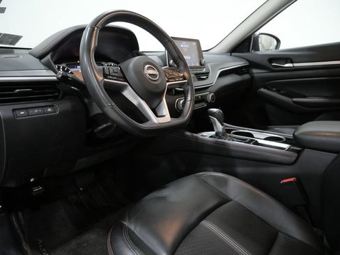 Used 2024 Nissan Altima 2.5 SR FWD image 10