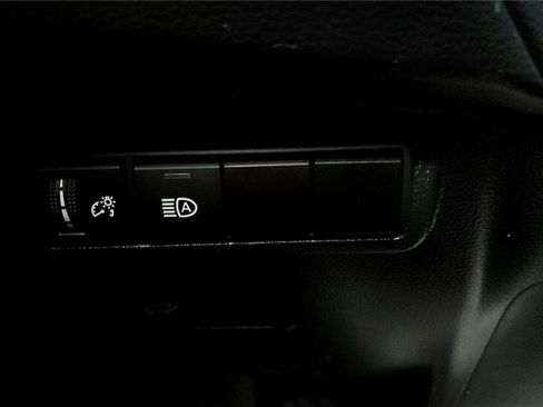 Certified 2022 Toyota Corolla Cross XLE image 42