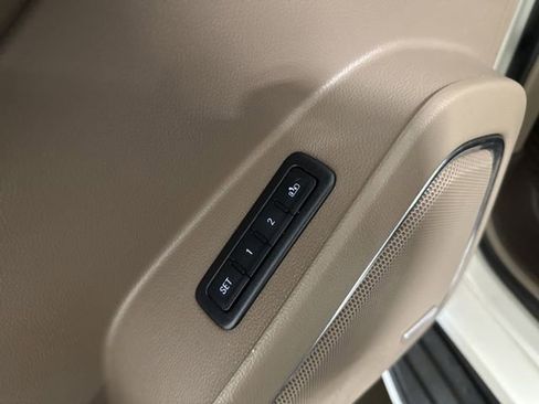 Used 2015 GMC Yukon XL SLT w/ Open Road Package AWD/4WD image 12