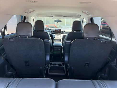 Used 2021 Ford Explorer XLT w/ Equipment Group 202A RWD image 5