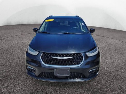 Used 2022 Chrysler Pacifica Touring-L FWD image 2