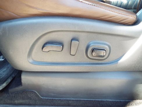 Used 2018 Nissan Titan Platinum Reserve w/ Platinum Utility Package image 25