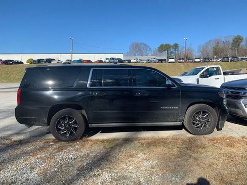 Used 2020 Chevrolet Suburban Premier w/ Premier Plus Edition image 29