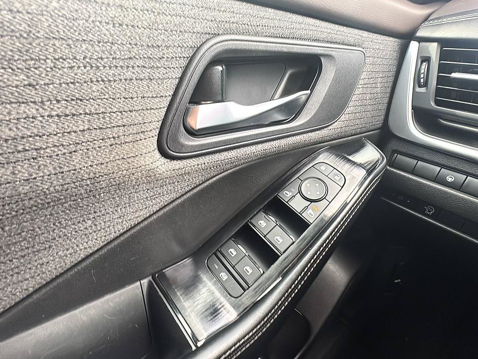 Certified 2023 Nissan Rogue SV FWD image 15