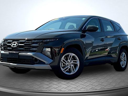 Used 2025 Hyundai Tucson SE FWD image 1