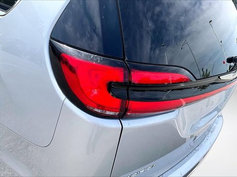 Used 2024 Chrysler Pacifica Touring-L FWD image 32