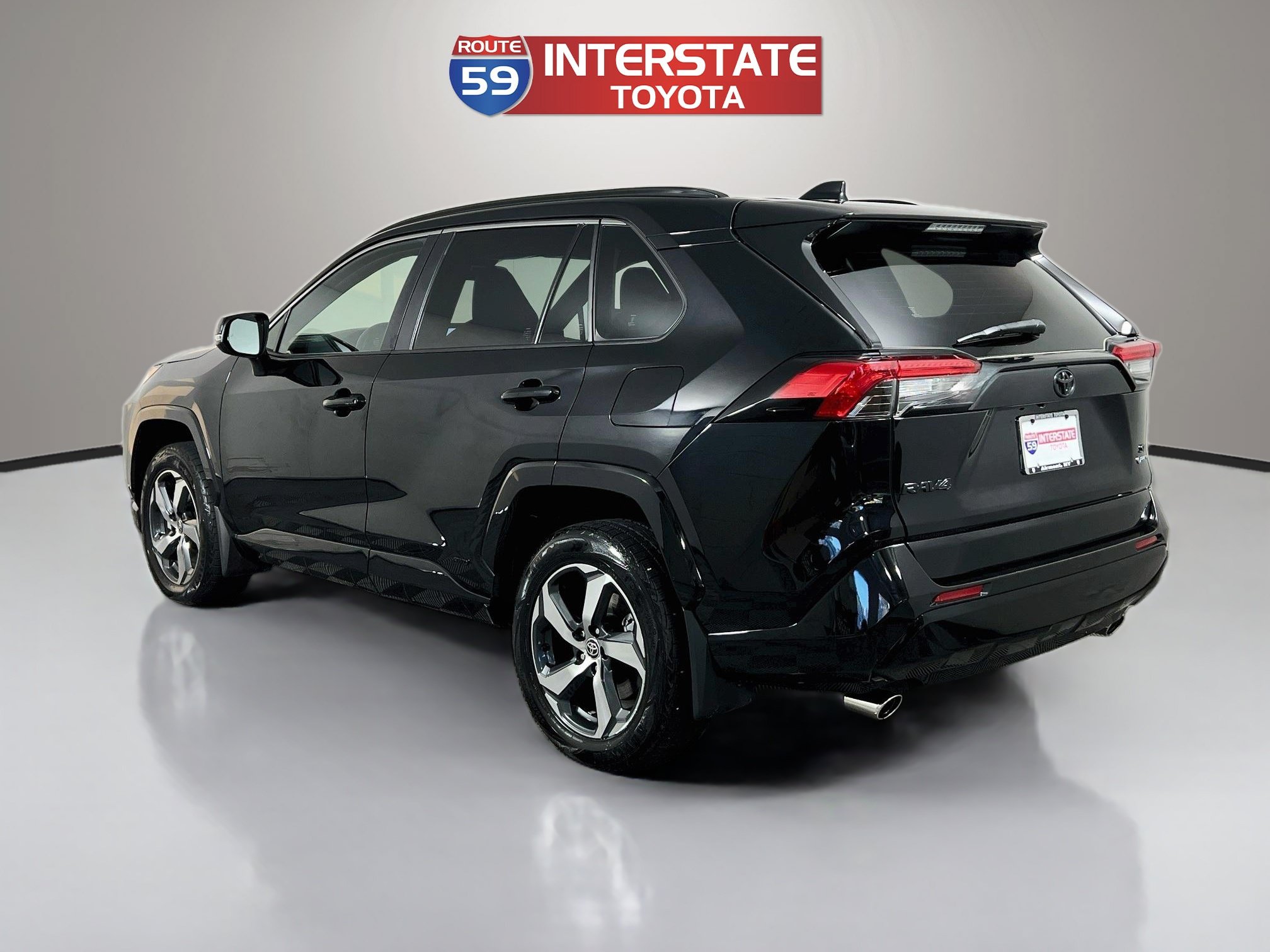 Used 2025 Toyota RAV4 SE w/ Weather & Moonroof Package AWD/4WD image 5