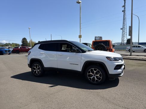 New 2026 Jeep Compass Limited AWD/4WD image 7