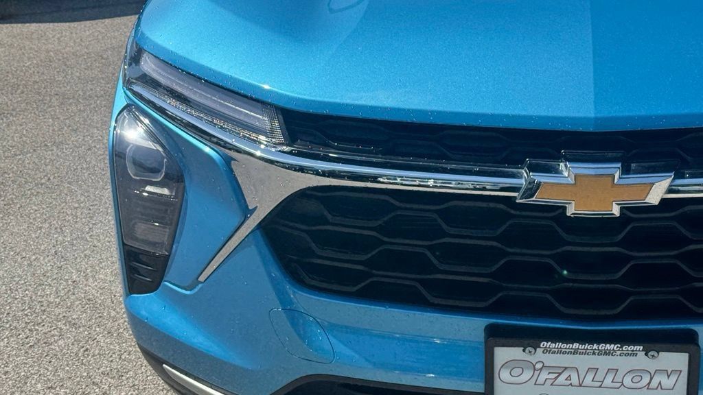 Used 2026 Chevrolet Trax LT w/ LT Convenience Package FWD image 8