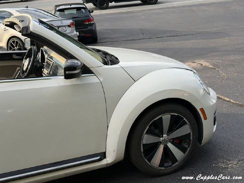 Used 2013 Volkswagen Beetle 2.0T FWD image 35