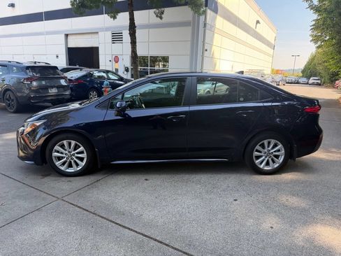 Used 2025 Toyota Corolla LE w/ LE Premium Package FWD image 7