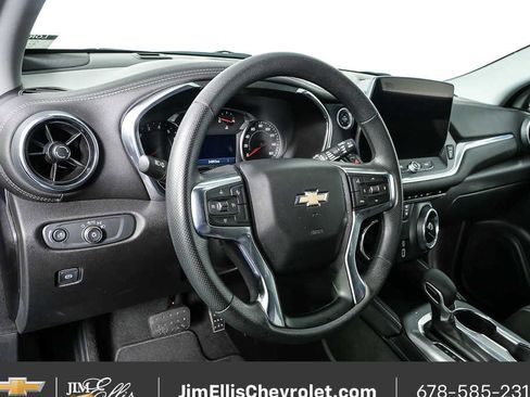 Used 2025 Chevrolet Blazer LT image 4