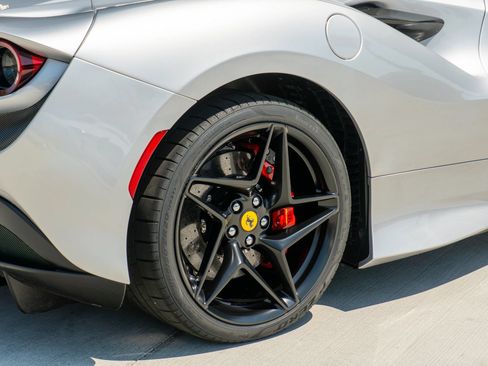 Used 2022 Ferrari F8 Tributo RWD image 43
