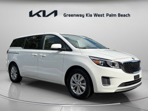 Used 2018 Kia Sedona LX FWD image 1
