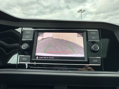 Used 2023 Volkswagen Jetta SE w/ Panoramic Sunroof Package image 26