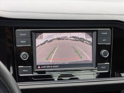 Used 2023 Volkswagen Jetta SE w/ Panoramic Sunroof Package image 12