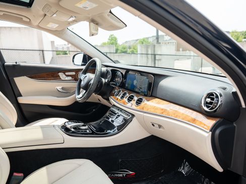 Used 2017 Mercedes-Benz E 300 4MATIC image 15