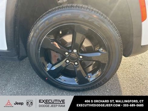 Used 2023 Jeep Grand Cherokee L Laredo AWD/4WD image 15