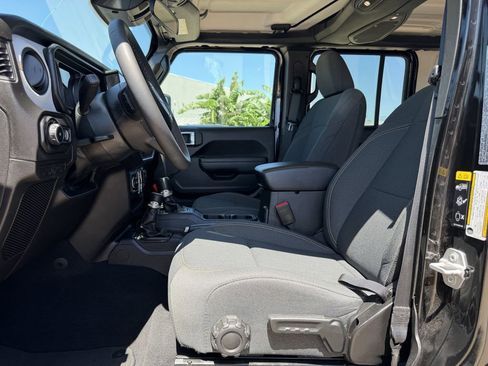 Used 2025 Jeep Wrangler Unlimited Sport AWD/4WD image 26
