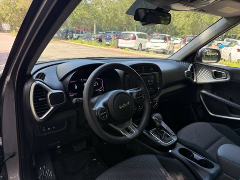 Used 2025 Kia Soul LX w/ LX Technology Package FWD image 30