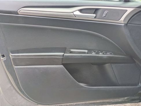 Used 2020 Ford Fusion SE FWD image 21