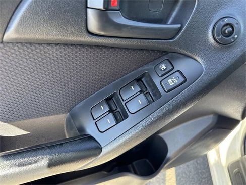 Used 2012 Kia Forte EX image 11