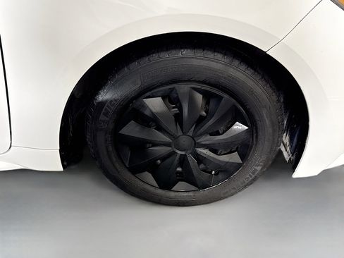 Used 2021 Toyota Corolla L FWD image 31