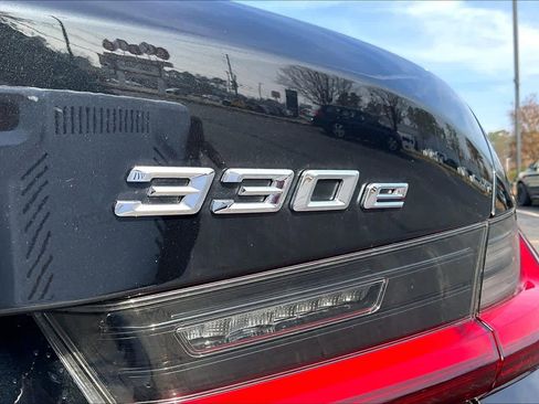 Used 2024 BMW 330e w/ Convenience Package image 31