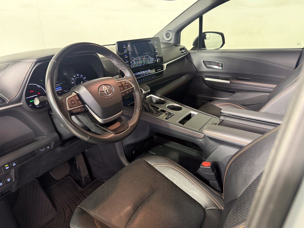 Used 2024 Toyota Sienna XSE FWD image 13
