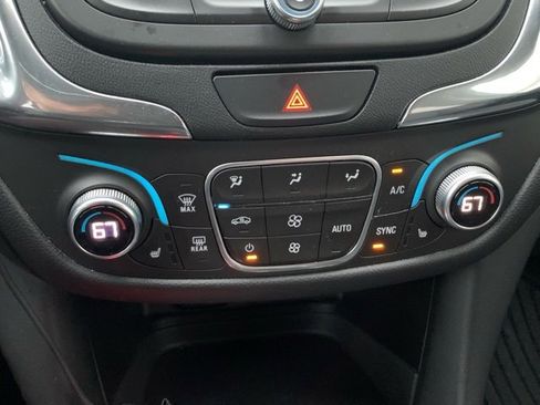 Used 2018 Chevrolet Equinox LT w/ Sun & Infotainment Package image 17