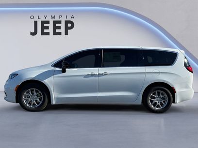 New 2026 Chrysler Pacifica Select