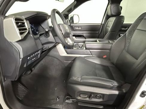Used 2025 Toyota Tundra Limited AWD/4WD image 12