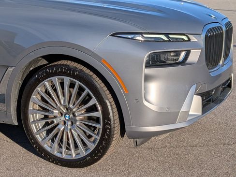 Used 2025 BMW X7 xDrive40i w/ Premium Package image 9
