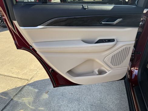 New 2025 Jeep Grand Cherokee L Limited w/ Luxury Tech Group II image 23