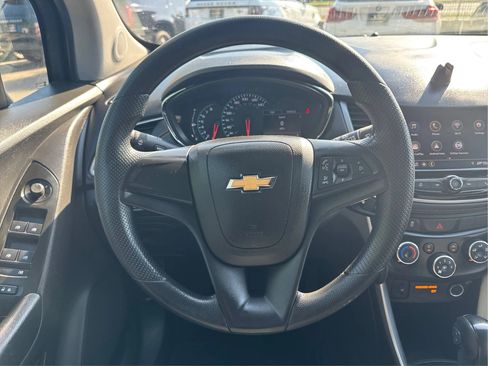 Used 2021 Chevrolet Trax LS AWD/4WD image 19