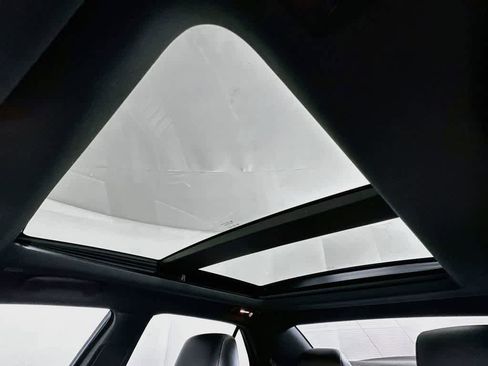 Used 2023 Chrysler 300 C RWD image 33