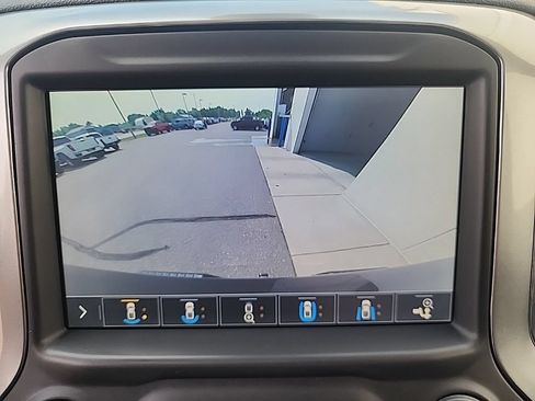 Used 2019 Chevrolet Silverado 1500 LTZ w/ LTZ Premium Package AWD/4WD image 19