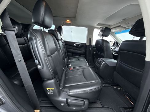 Used 2016 Nissan Pathfinder Platinum w/ Family Entertainment Package image 41