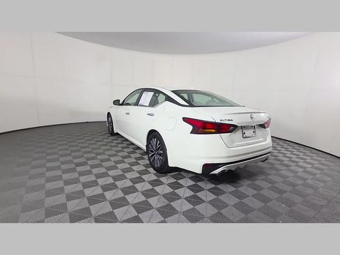Used 2024 Nissan Altima 2.5 SV w/ SV Premium Package FWD image 44